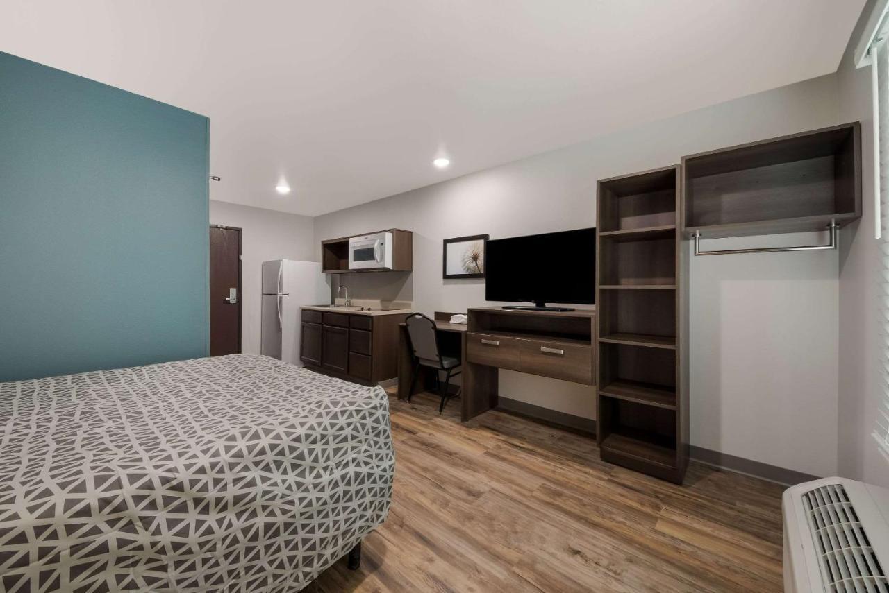 Woodspring Utsa - Medical Center Hotel